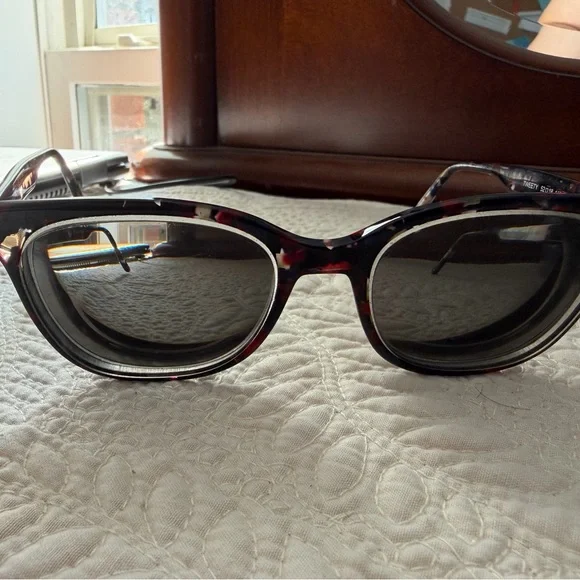 Tweety Red Tort Frames - Picture 4 of 8